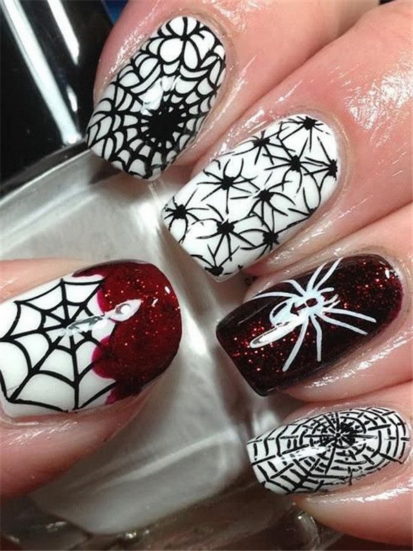 Black & White Spiders Nails for Halloween. 