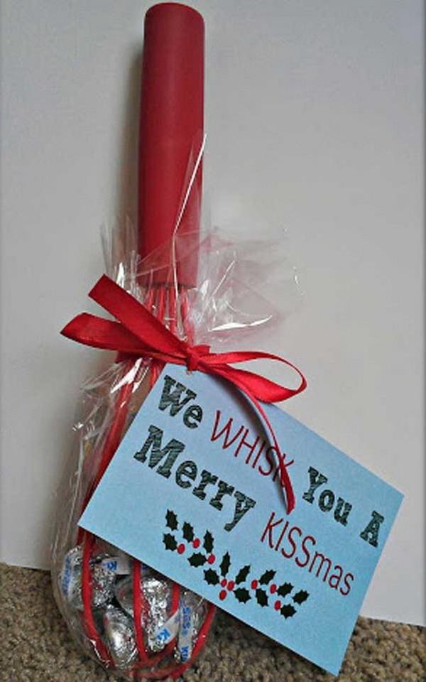 Sweet KISS Christmas Gifts with Free Printable. Quick and Inexpensive Christmas Gift Ideas for Neighbors