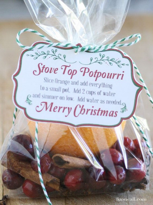 Stove Top Potpourri Recipe With Printable. Quick and Inexpensive Christmas Gift Ideas for Neighbors