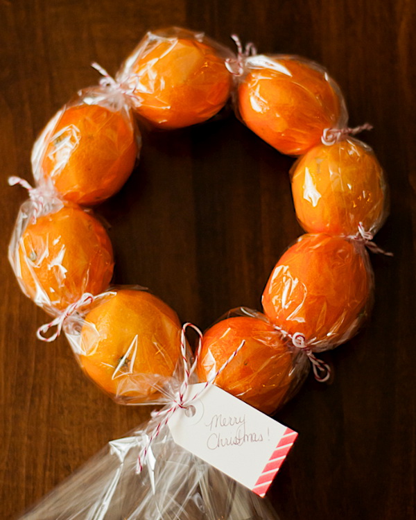 DIY Clementine Wreaths. Quick and Inexpensive Christmas Gift Ideas for Neighbors