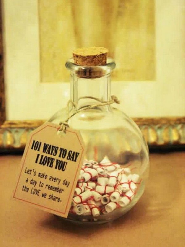Cute Jar with 101 Ways to Say I Love You Inside. Love this super sweet and neat idea to give gifts to your boyfriend or husband in a romantic way! 
