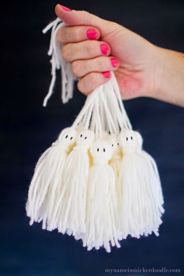 Adorable Yarn Ghost Tassels. A great way to use the leftover yarn in your craft room with these easy yarn ghost project. They will look so adorable when attach in your given gifts or haning together as a decoration for this season!