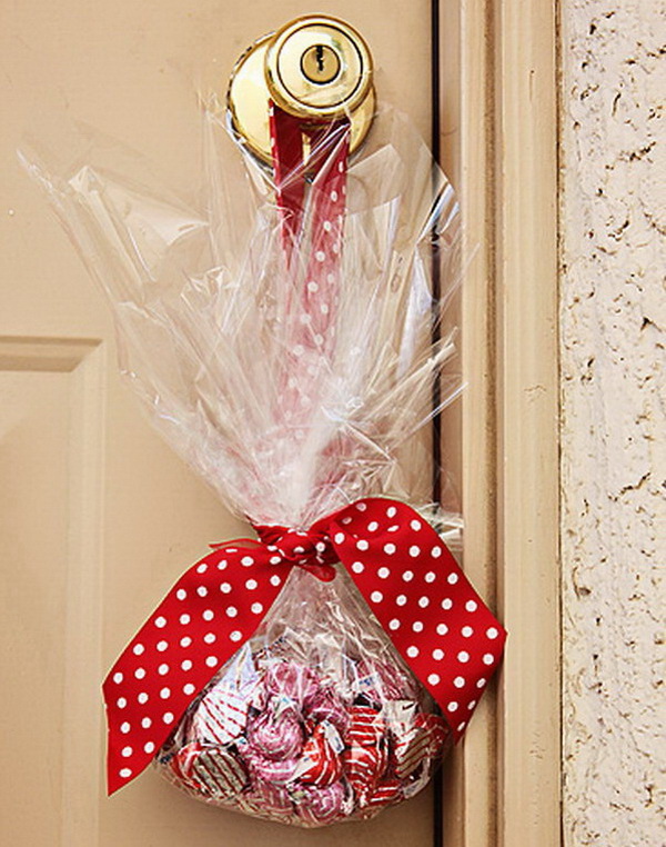 Christmas Neighbor Gift Ideas: A Bag of Hugs and Kisses