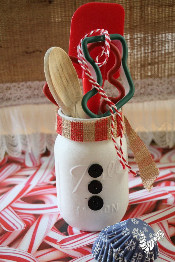 Christmas Neighbor Gift Ideas: Mason Jar Snowman