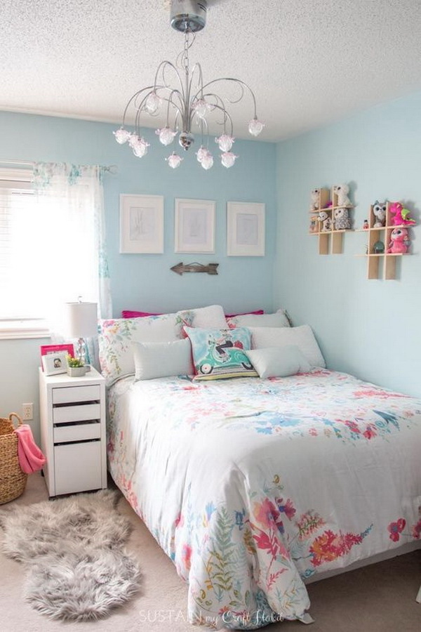 A Fun And Bright Girls Bedroom. 