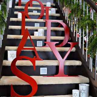 30+ Festive Decoration Ideas for Christmas Staircase