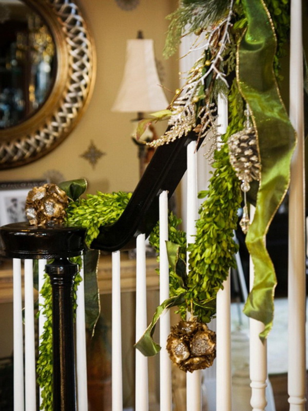 30+ Festive Decoration Ideas for Christmas Staircase.