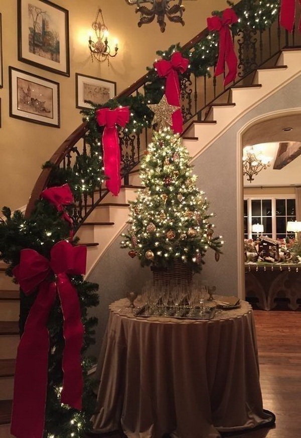 30+ Festive Decoration Ideas for Christmas Staircase.