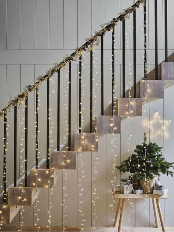 30+ Festive Decoration Ideas for Christmas Staircase.