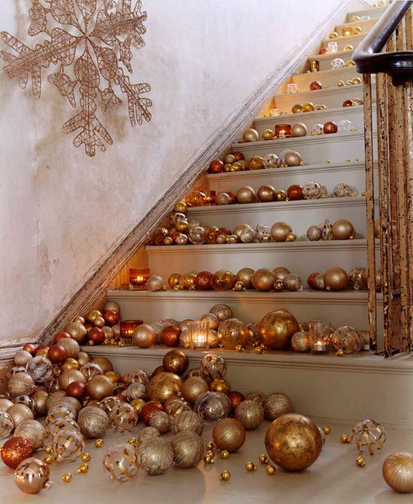 30+ Festive Decoration Ideas for Christmas Staircase.