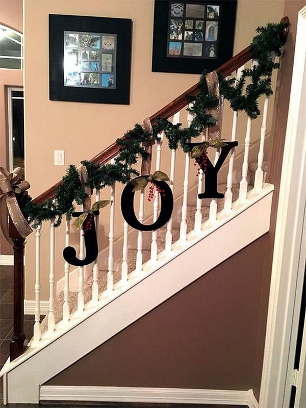 30+ Festive Decoration Ideas for Christmas Staircase.