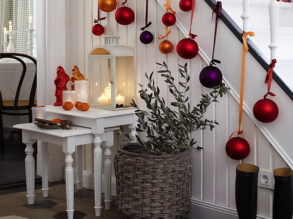 30+ Festive Decoration Ideas for Christmas Staircase.