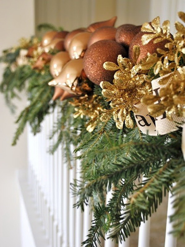 30+ Festive Decoration Ideas for Christmas Staircase.