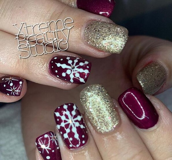 35+ Gorgeous Christmas Nail Designs. 