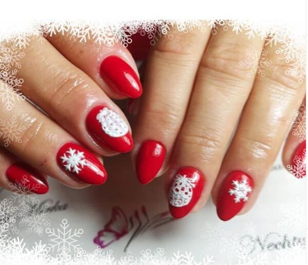 35+ Gorgeous Christmas Nail Designs. 